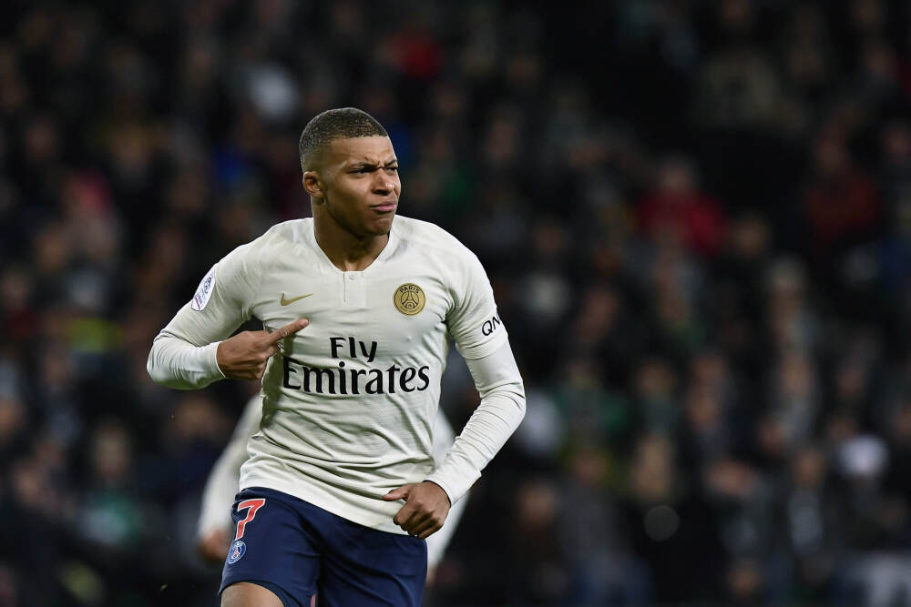 马宁致敬退役的施翔：赛场上每次精准的判罚都已铸成传奇